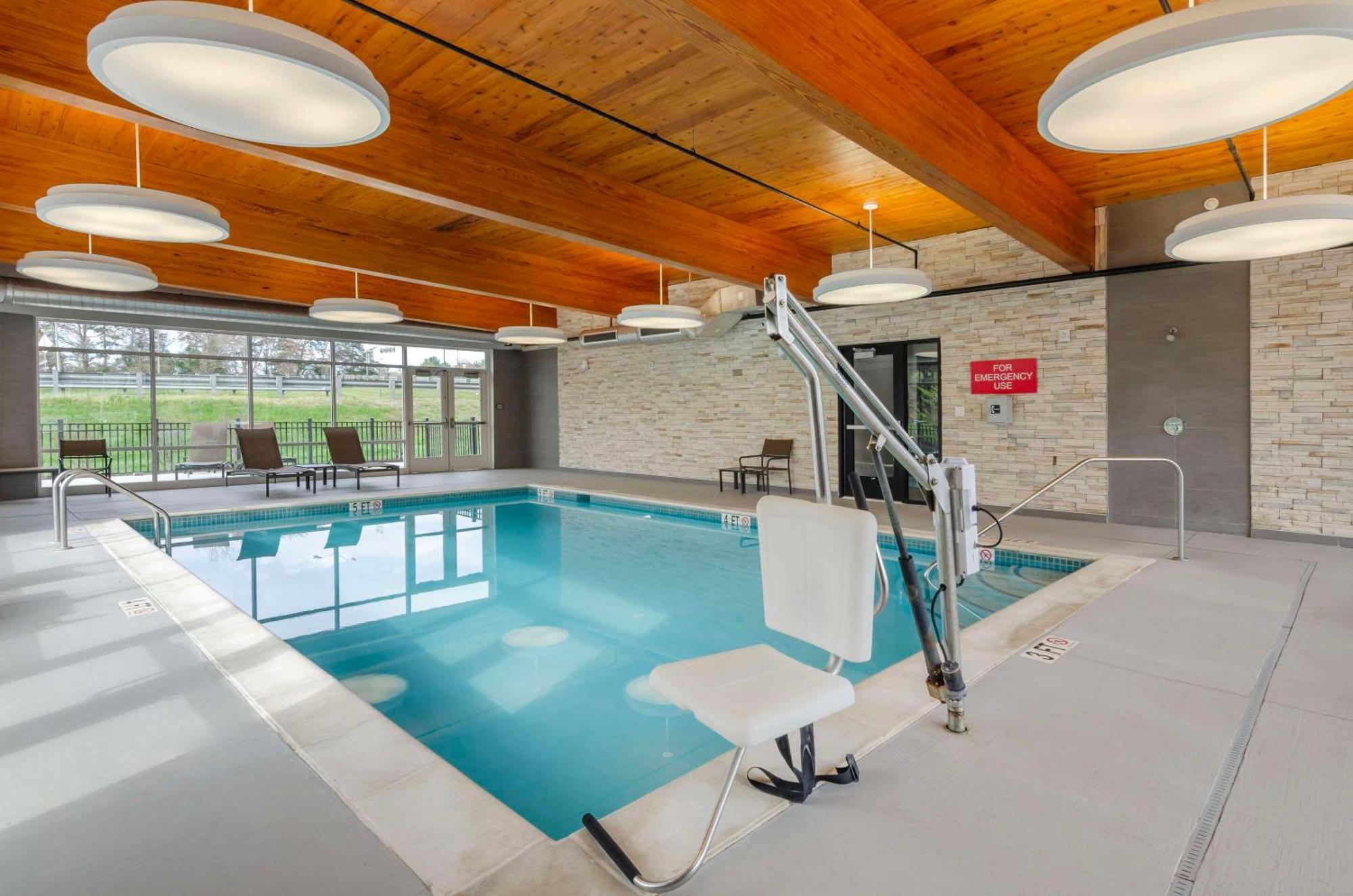 Country & By Radisson, Charlottesville-uva, Va Hotel