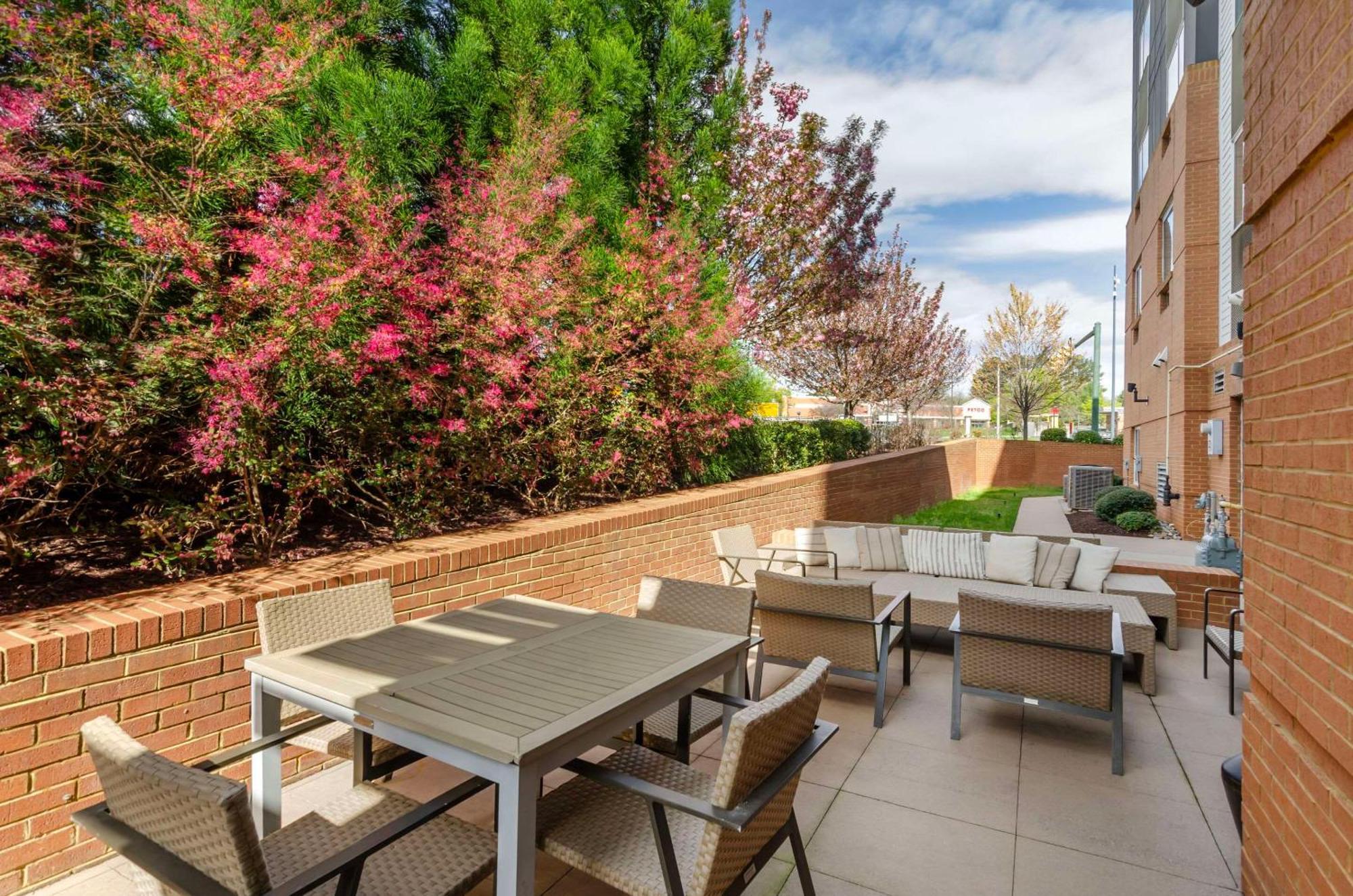 Hotel Country & By Radisson, Charlottesville-uva, Va 3*