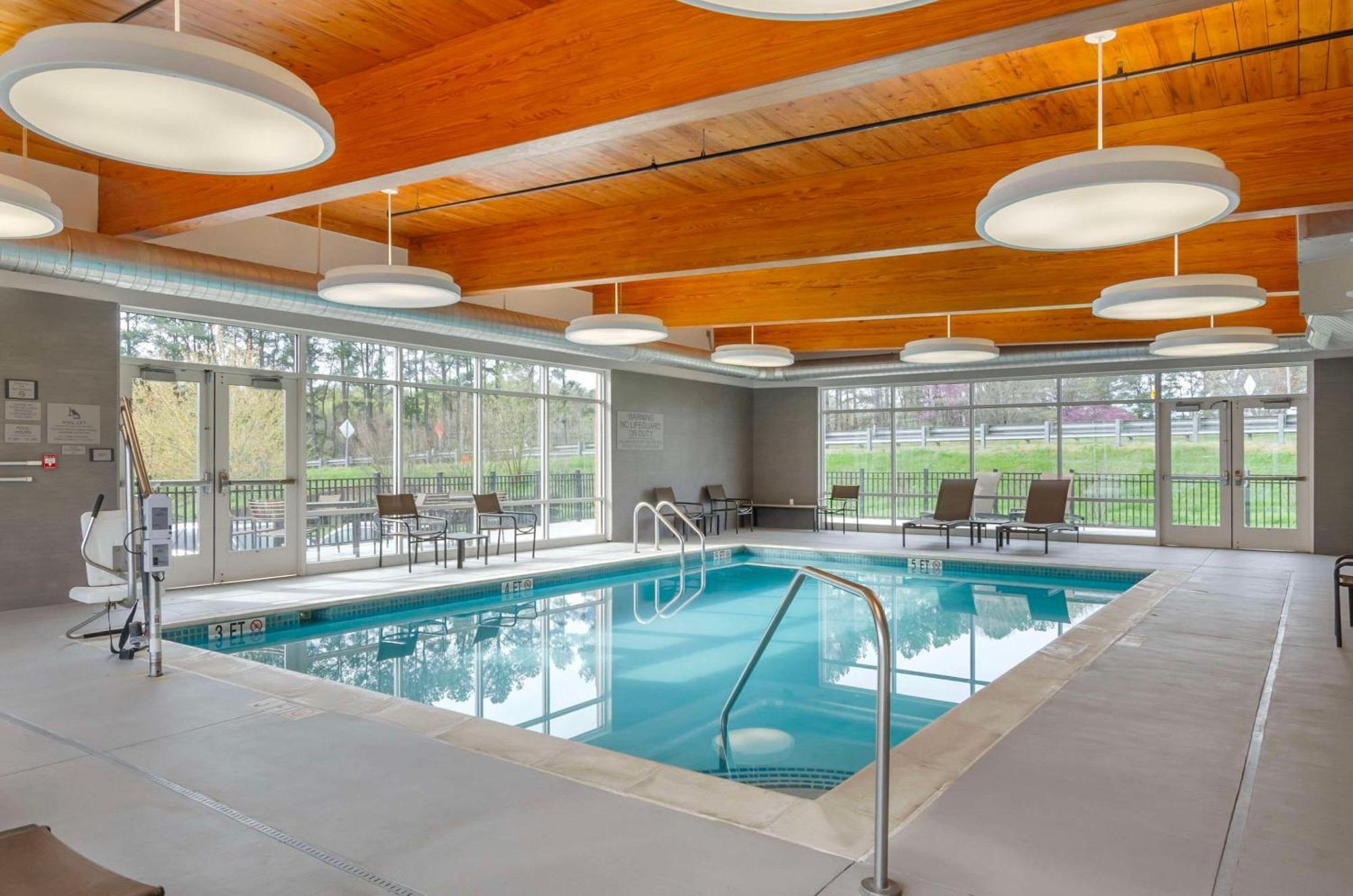 Country & By Radisson, Charlottesville-uva, Va Hotel 3*
