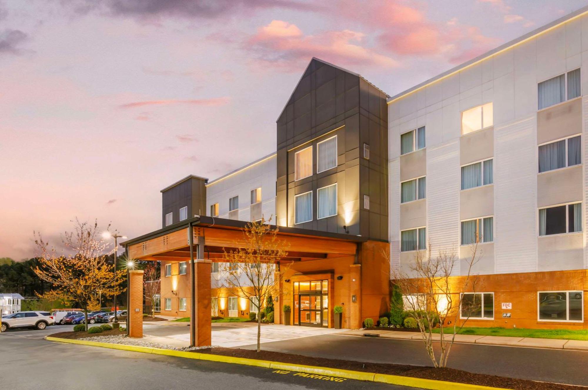 Country & By Radisson, Charlottesville-uva, Va 3*