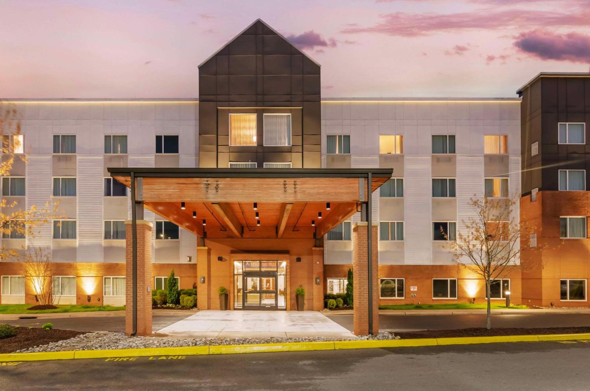 Country & By Radisson, Charlottesville-uva, Va