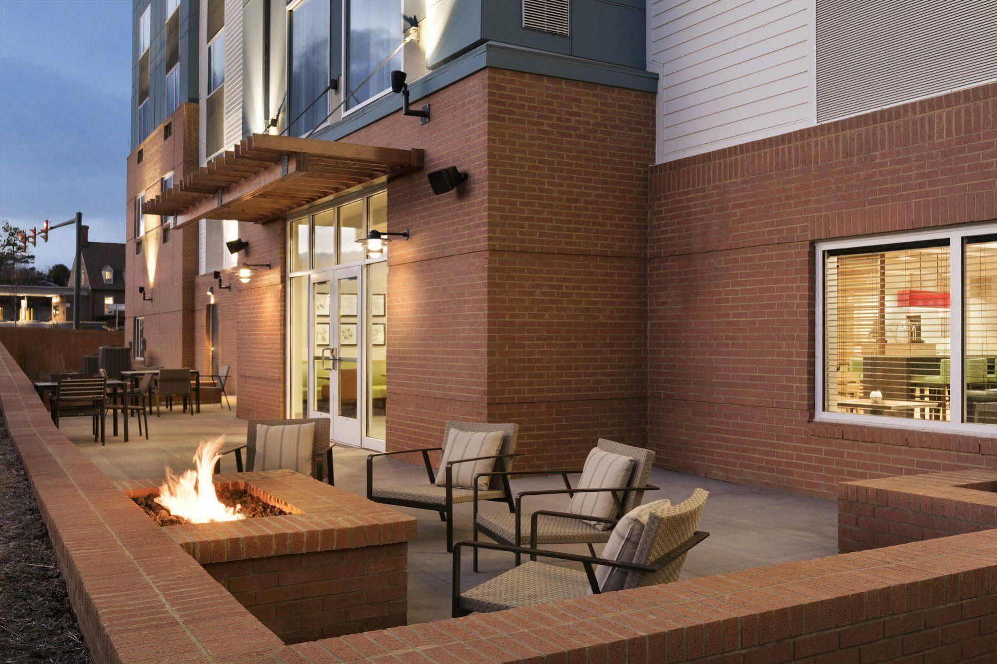 Country & By Radisson, Charlottesville-uva, Va